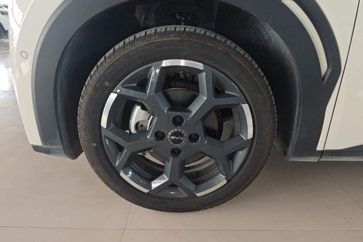 Used BYD Seagull 2025 Smart Drive Version 305 km Freedom Edition Left Front Wheel Hub