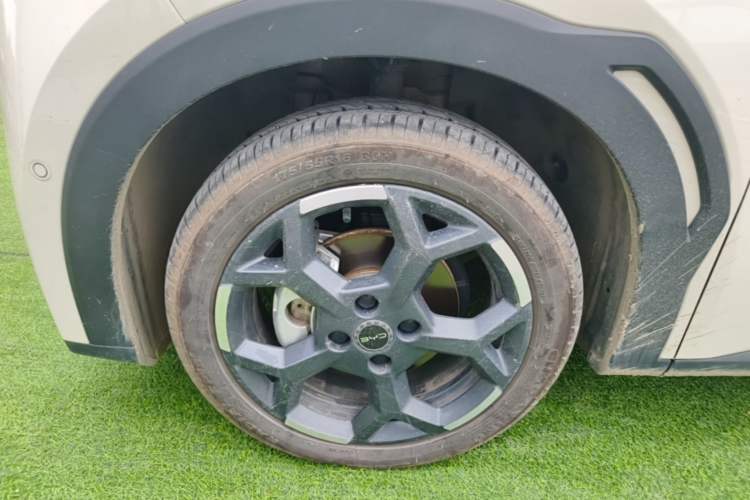 Used BYD Seagull 2025 Smart Drive Version 305 km Freedom Edition Left Front Wheel Hub