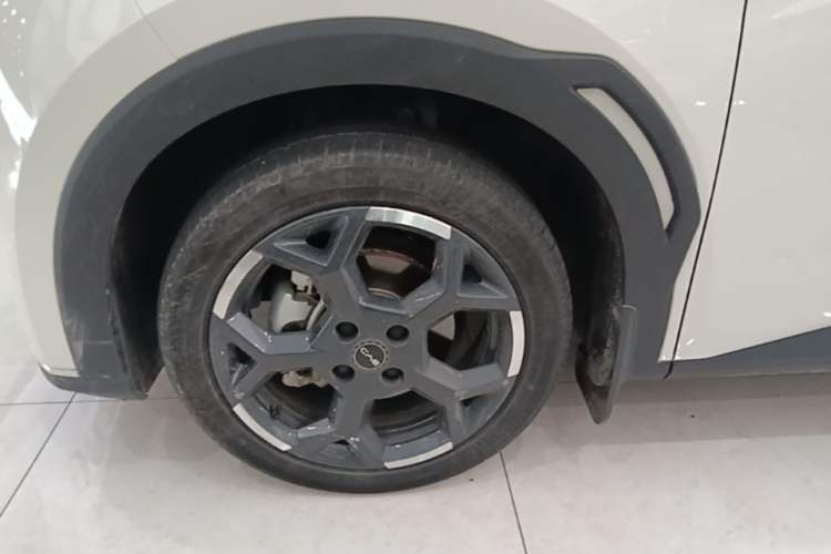 Used BYD Seagull 2025 405 km Flying Edition Left Front Wheel Hub