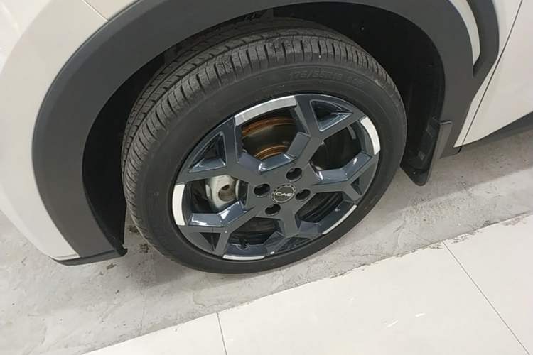 Used BYD Seagull 2025 305 km Free Version Left Front Wheel Hub