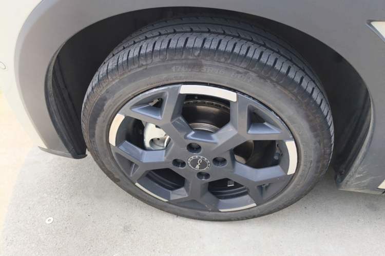 Used BYD Seagull 2025 Smart Drive Version 305 km Freedom Edition Left Front Wheel Hub