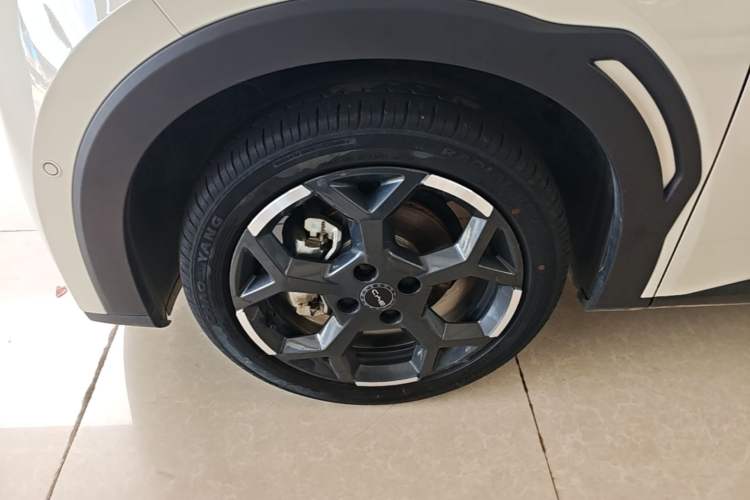 Used BYD Seagull 2025 Intelligent Driving Version 405 km Flying Edition Left Front Wheel Hub