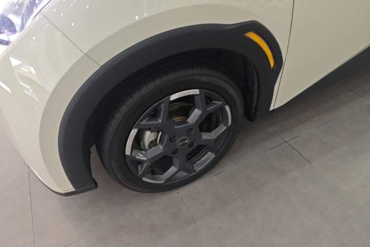 Used BYD Seagull 2025 305 km Free Version Left Front Wheel Hub