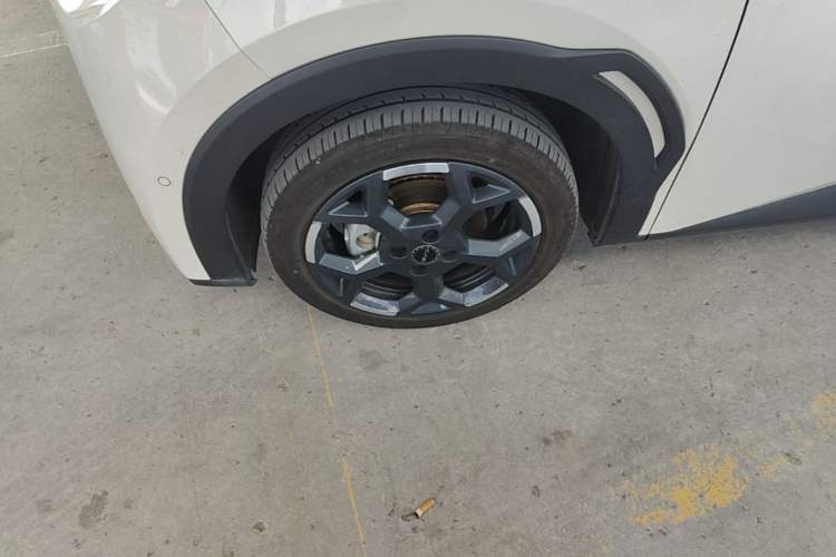 Used BYD Seagull 2025 Smart Drive Version 305 km Freedom Edition Left Front Wheel Hub