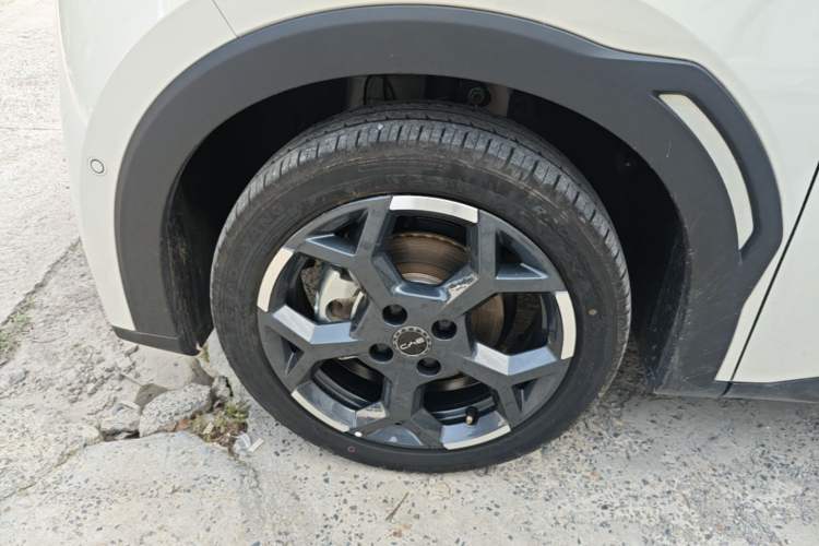 Used BYD Seagull 2025 Smart Drive Version 305 km Freedom Edition Left Front Wheel Hub