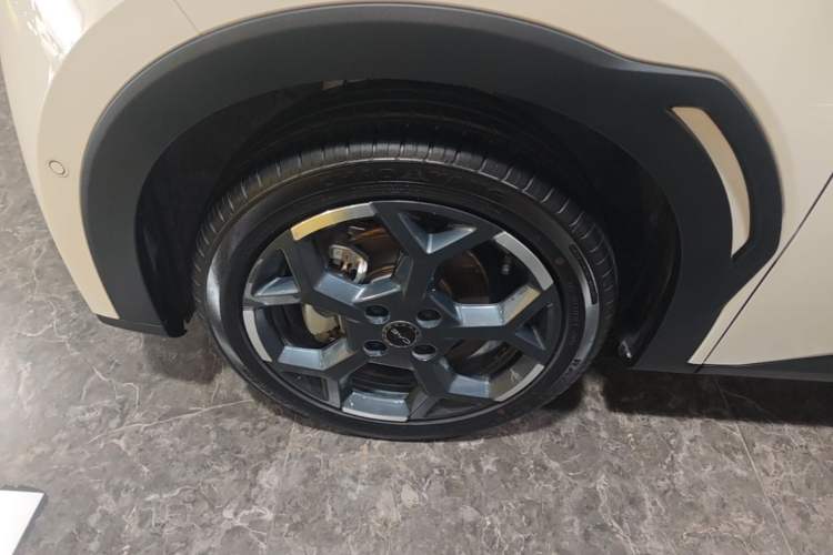 Used BYD Seagull 2025 Smart Drive Version 305 km Freedom Edition Left Front Wheel Hub
