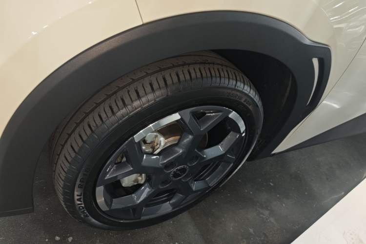 Used BYD Seagull 2025 Smart Drive Version 305 km Freedom Edition Left Front Wheel Hub