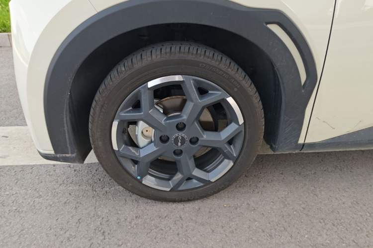 Used BYD Seagull 2025 305 km Free Version Left Front Wheel Hub