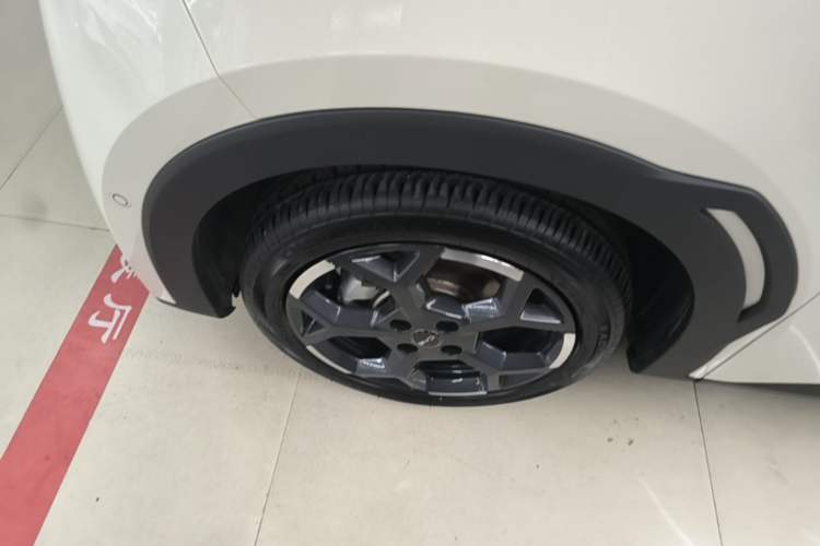 Used BYD Seagull 2025 Intelligent Driving Version 405 km Flying Edition Left Front Wheel Hub