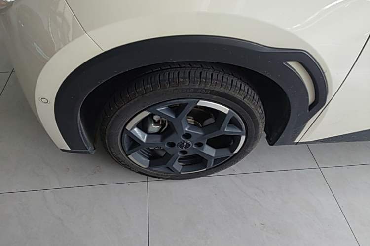 Used BYD Seagull 2025 Smart Drive Version 305 km Freedom Edition Left Front Wheel Hub