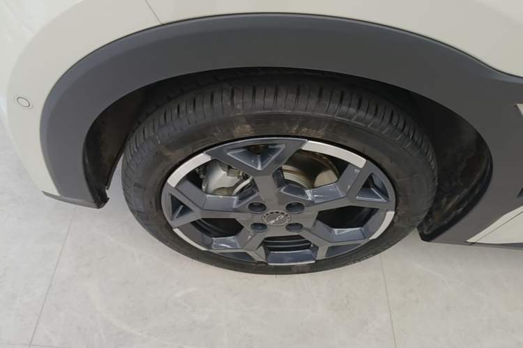 Used BYD Seagull 2025 Smart Drive Version 305 km Freedom Edition Left Front Wheel Hub