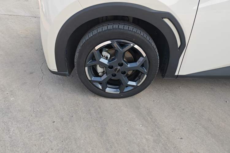 Used BYD Seagull 2025 305 km Free Version Left Front Wheel Hub