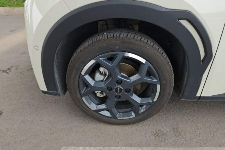 Used BYD Seagull 2025 Smart Drive Version 305 km Freedom Edition Left Front Wheel Hub