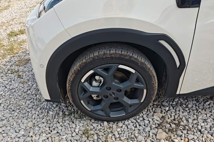 Used BYD Seagull 2025 Intelligent Driving Version 405 km Flying Edition Left Front Wheel Hub