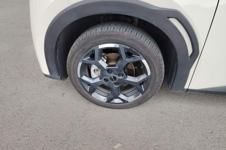 Used BYD Seagull 2025 305 km Free Version Left Front Wheel Hub