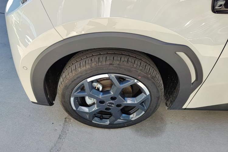 Used BYD Seagull 2025 Smart Drive Version 305 km Freedom Edition Left Front Wheel Hub