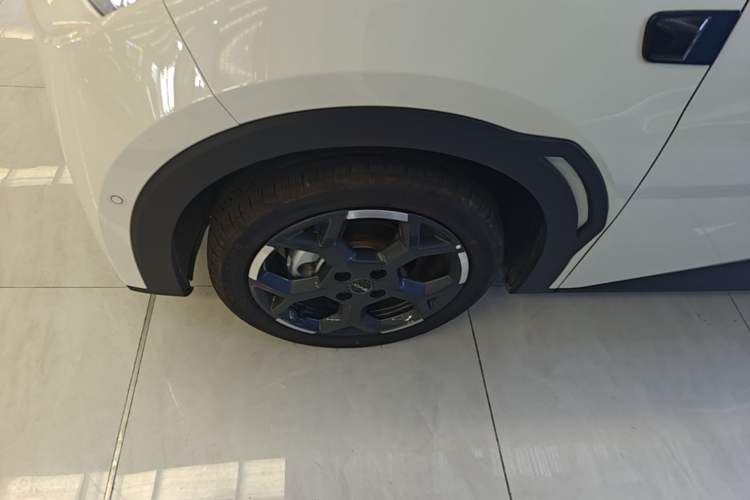 Used BYD Seagull 2025 Smart Drive Version 305 km Freedom Edition Left Front Wheel Hub