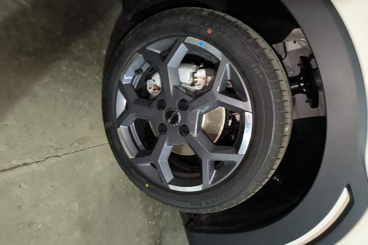 Used BYD Seagull 2025 Smart Drive Version 305 km Freedom Edition Left Front Wheel Hub