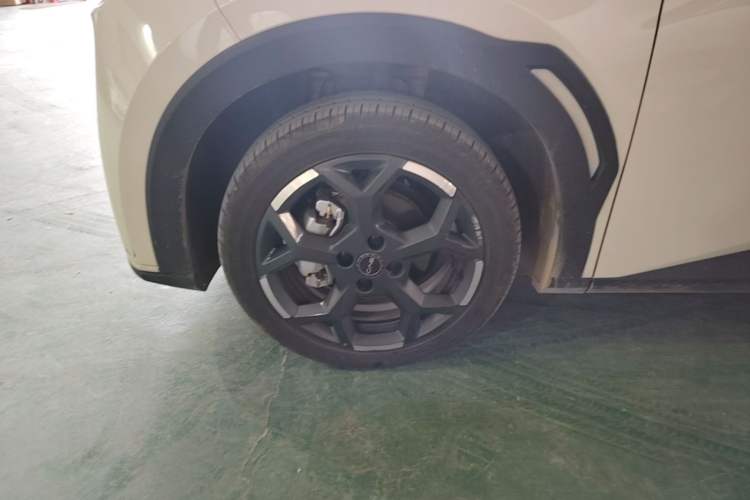 Used BYD Seagull 2025 305 km Free Version Left Front Wheel Hub