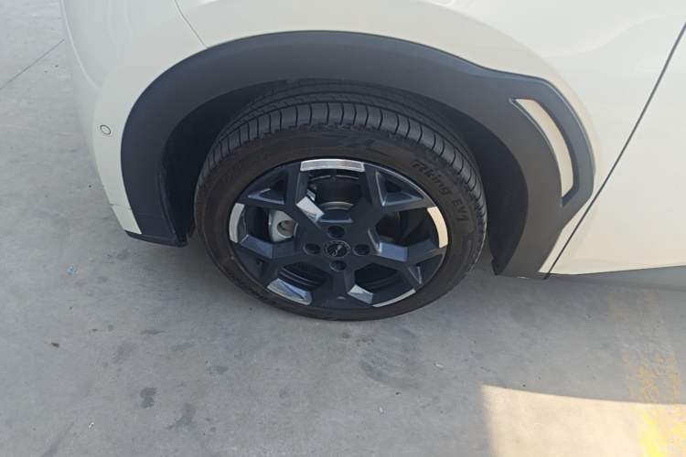 Used BYD Seagull 2025 Smart Drive Version 305 km Freedom Edition Left Front Wheel Hub
