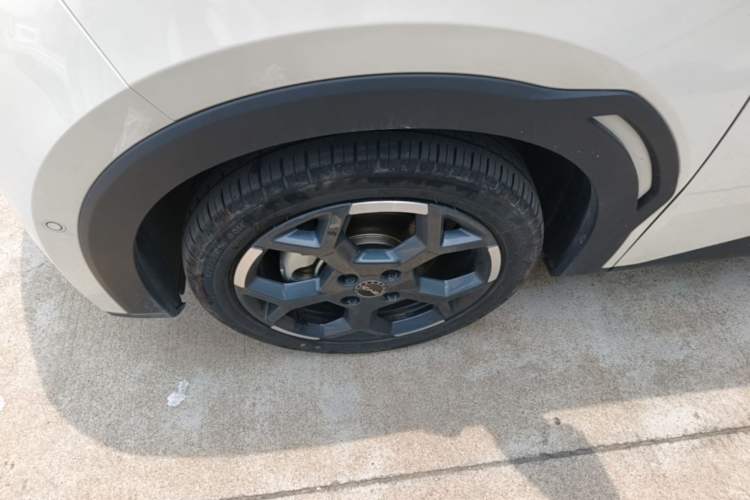 Used BYD Seagull 2025 Smart Drive Version 305 km Freedom Edition Left Front Wheel Hub