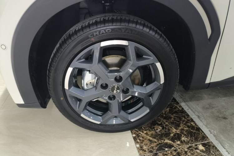 Used BYD Seagull 2025 Smart Drive Version 305 km Freedom Edition Left Front Wheel Hub
