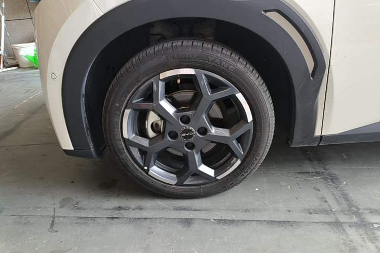 Used BYD Seagull 2025 Smart Drive Version 305 km Freedom Edition Left Front Wheel Hub