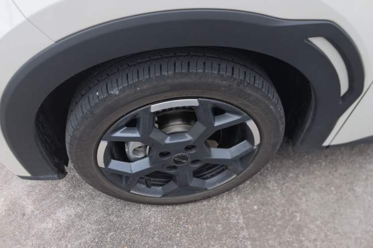 Used BYD Seagull 2025 305 km Free Version Left Front Wheel Hub