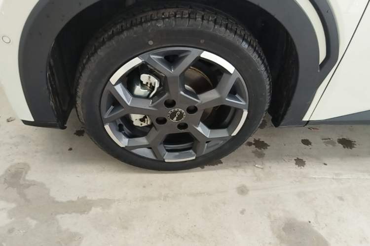 Used BYD Seagull 2025 Smart Drive Version 305 km Freedom Edition Left Front Wheel Hub