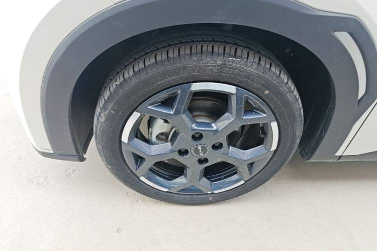 Used BYD Seagull 2025 305 km Free Version Left Front Wheel Hub