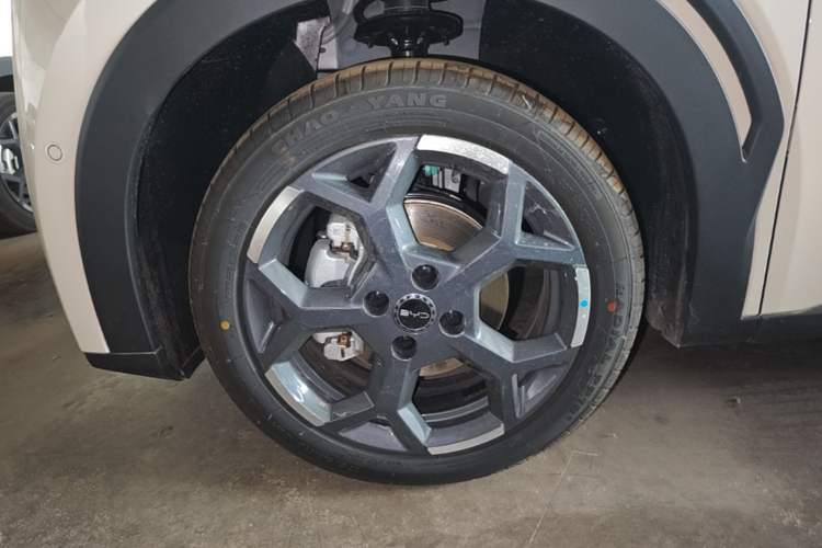 Used BYD Seagull 2025 Smart Drive Version 305 km Freedom Edition Left Front Wheel Hub