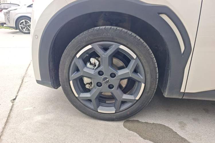 Used BYD Seagull 2025 Smart Drive Version 305 km Freedom Edition Left Front Wheel Hub