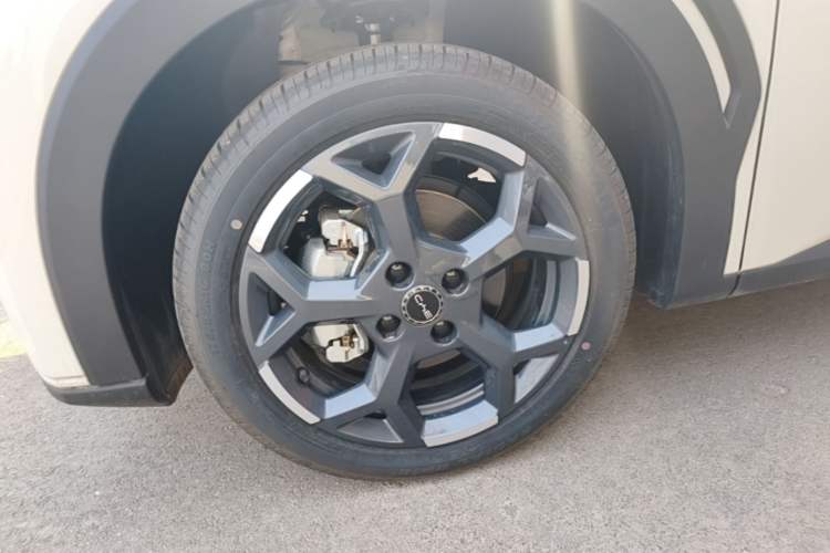 Used BYD Seagull 2025 305 km Free Version Left Front Wheel Hub