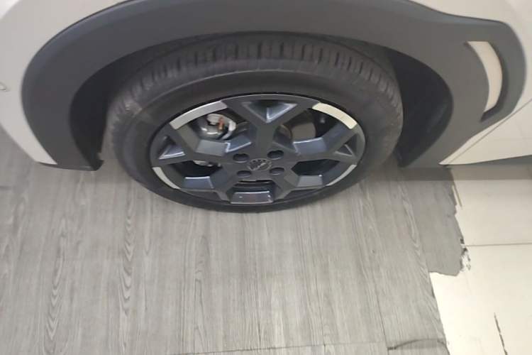 Used BYD Seagull 2025 Smart Drive Version 305 km Freedom Edition Left Front Wheel Hub