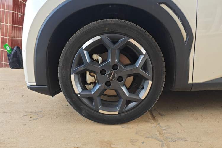 Used BYD Seagull 2025 305 km Free Version Left Front Wheel Hub