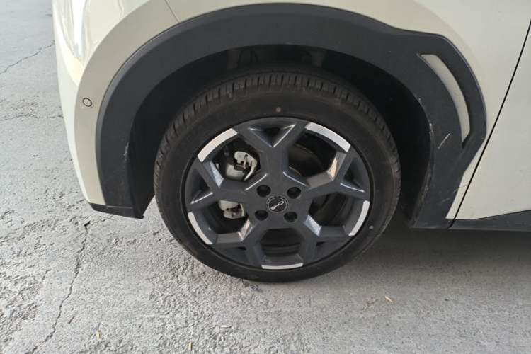 Used BYD Seagull 2025 Smart Drive Version 305 km Freedom Edition Left Front Wheel Hub