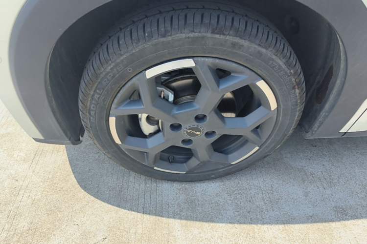 Used BYD Seagull 2025 Smart Drive Version 305 km Freedom Edition Left Front Wheel Hub
