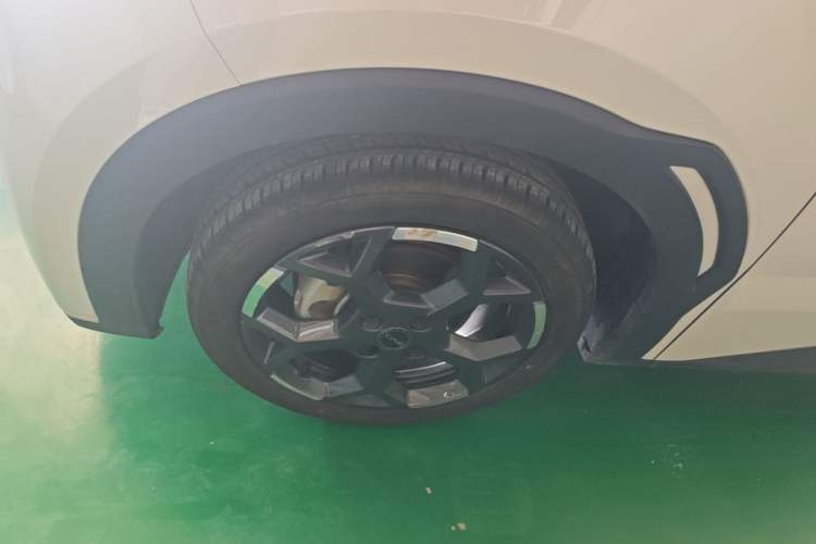 Used BYD Seagull 2025 305 km Free Version Left Front Wheel Hub