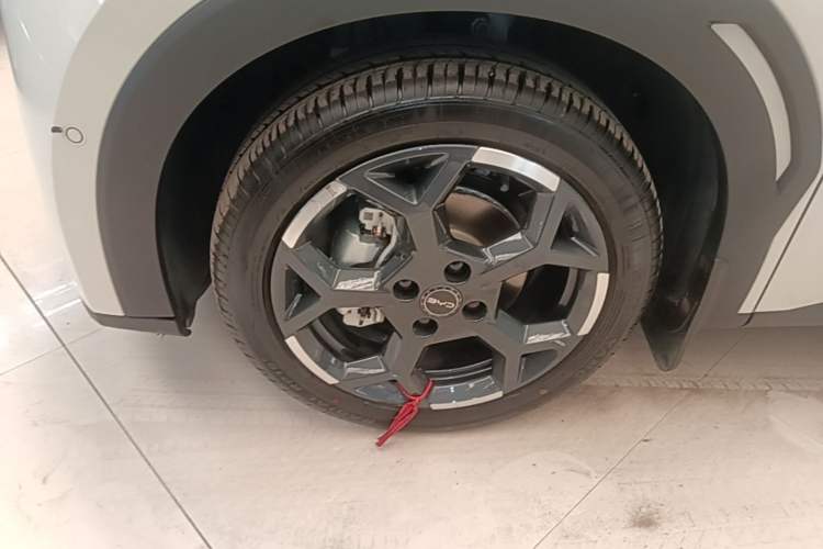 Used BYD Seagull 2025 Smart Drive Version 305 km Freedom Edition Left Front Wheel Hub