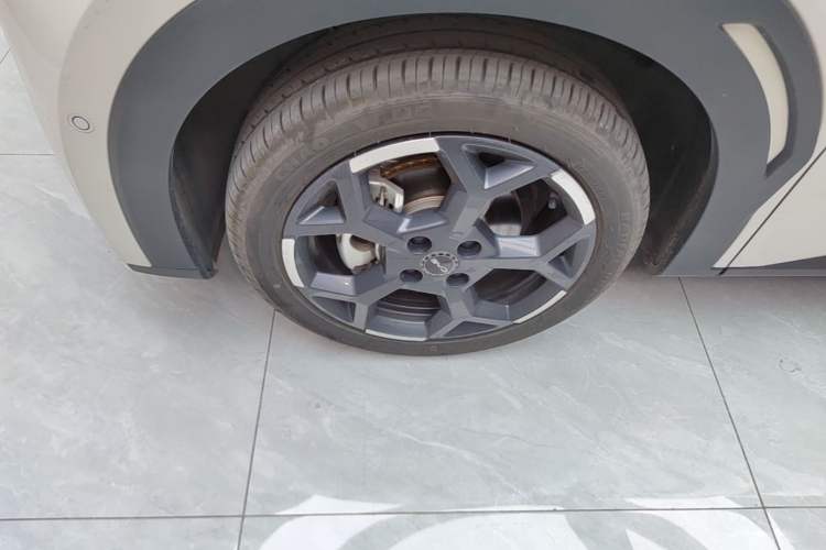 Used BYD Seagull 2025 Smart Drive Version 305 km Freedom Edition Left Front Wheel Hub