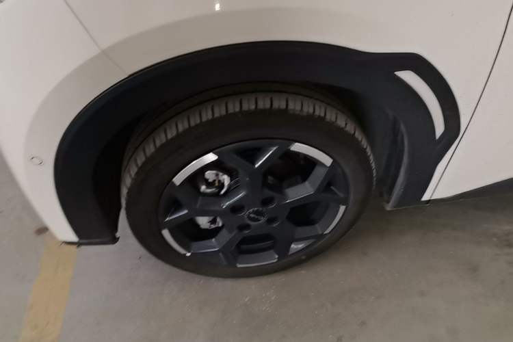 Used BYD Seagull 2025 Smart Drive Version 305 km Freedom Edition Left Front Wheel Hub