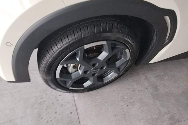 Used BYD Seagull 2025 Smart Drive Version 305 km Freedom Edition Left Front Wheel Hub