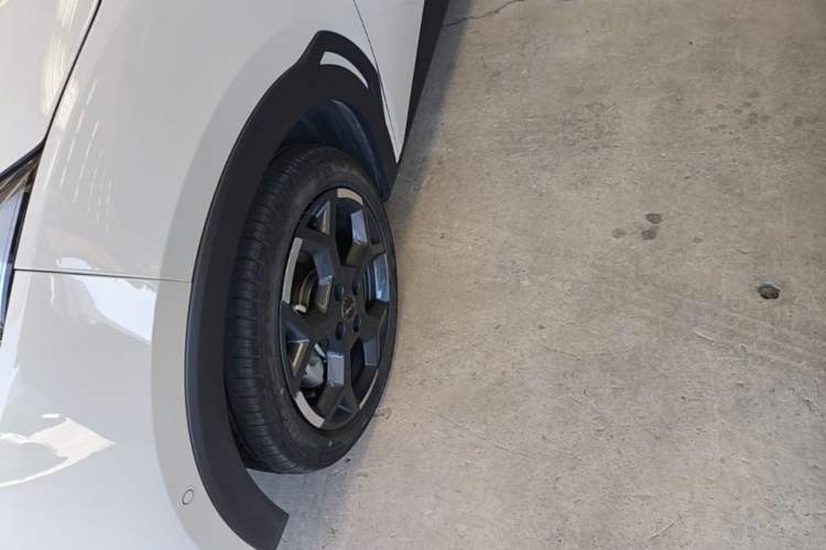 Used BYD Seagull 2025 Smart Drive Version 305 km Freedom Edition Left Front Wheel Hub