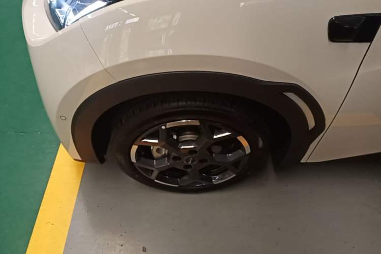 Used BYD Seagull 2025 Smart Drive Version 305 km Freedom Edition Left Front Wheel Hub