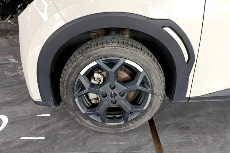 Used BYD Seagull 2025 305 km Free Version Left Front Wheel Hub