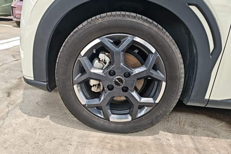 Used BYD Seagull 2025 305 km Free Version Left Front Wheel Hub