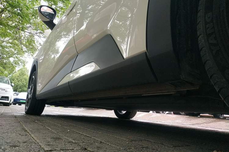Used BYD Seagull 2025 305 km Free Version Left Side Sill