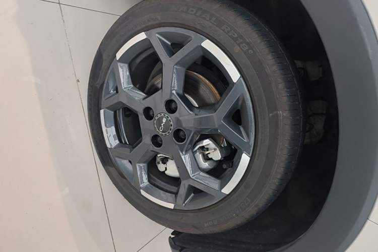 Used BYD Seagull 2025 Smart Drive Version 305 km Freedom Edition Right Front Wheel Hub