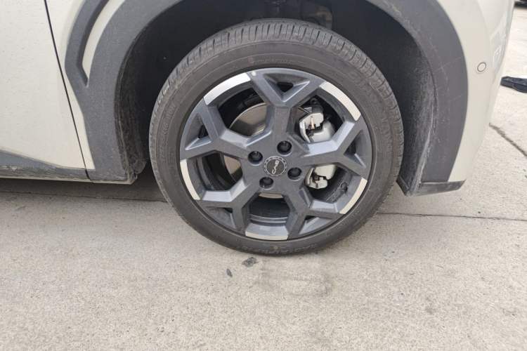 Used BYD Seagull 2025 Smart Drive Version 305 km Freedom Edition Right Front Wheel Hub