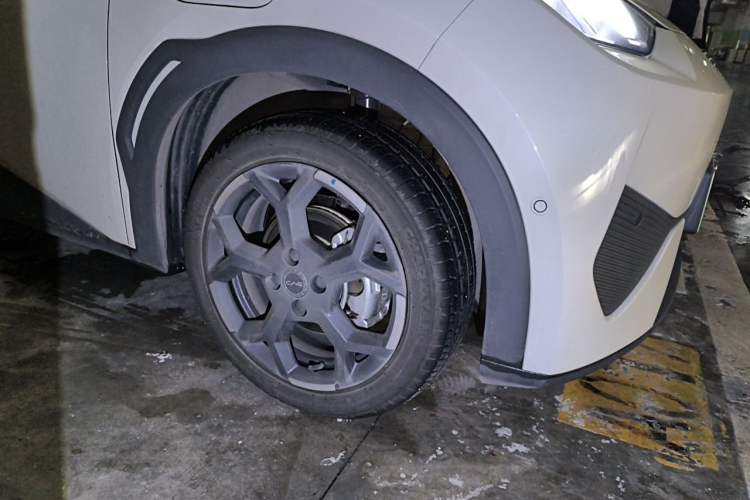 Used BYD Seagull 2025 Smart Drive Version 305 km Freedom Edition Right Front Wheel Hub